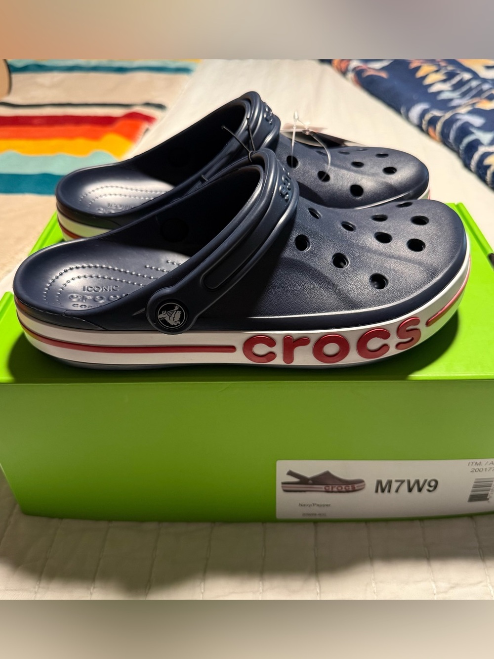 Crocs Clogs in Navy / Pepper, US Size Mens 7 Women’s 9
